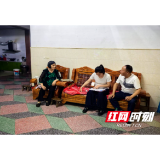 卢峰镇：温情入户护成长 筑牢安全防护网