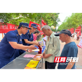 溆浦县消防救援大队借力“民法典宣传月”开展消防普法宣传