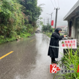 两丫坪镇：暴雨中的逆行者！他们奋战在一线