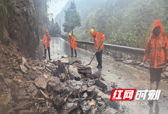 溆浦县公路建设养护中心： 高效处置边坡塌方  保道路通畅