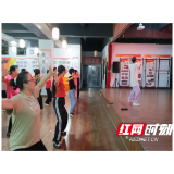老年人八段锦健身操培训班在七善轩开班 专业教练助力银龄健康