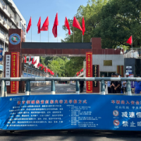 为青春拼搏 为梦想护航 ——怀化高考首日见闻