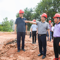 许忠建在主城区调研督导重点文旅项目和城市品质提升项目建设，看望慰问一线施工人员