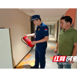 溆浦县消防救援大队在辖区酒店开展消防安全夜查行动