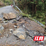 溆浦县公路建设养护中心高效处置S244线山体滑坡险情