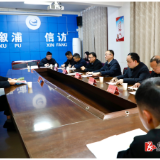 杨廉喜到县信访局接待来访群众