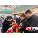 县消防救援大队巧借“3·15国际消费者权益日”开展消防宣传