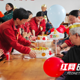 时光不老 童趣正好——溆浦县枫林晚养老服务中心举办代际融合长者生日会