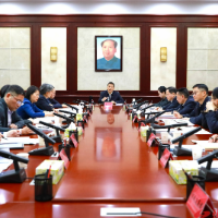 许忠建主持召开鹤中一体化发展一季度工作讲评会