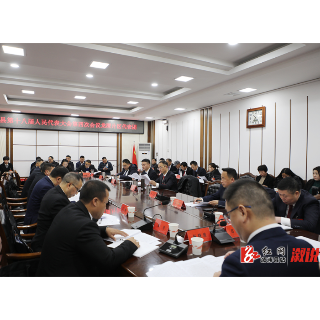 【聚焦两会】杨廉喜参加龙潭片区代表团讨论