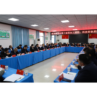 【聚焦两会】郑湘参加县政协工商联、科技科协界别组讨论