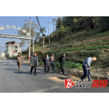 葛竹坪镇：公路维修换新颜 暖民心解民忧