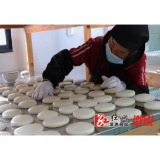 黄茅园镇:特色糍粑走俏市场