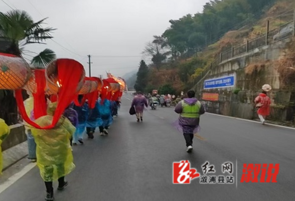 龙灯舞 年味浓 小横垅乡为民俗活动保驾护航
