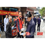 思蒙镇开展第37个爱国卫生月活动：健康知识赶大集 爱卫新风进千家