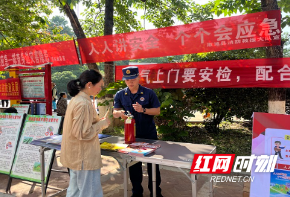 溆浦县消防大队联合多部门开展“5.12”防灾减灾日宣传活动