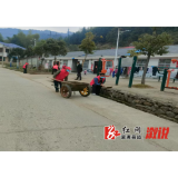 中都乡：屋场会上话环境 “五老”带头焕新颜