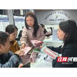 溆浦县人社局：招聘会上送岗位 也送“歇脚处”