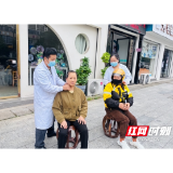 驿站暖人心 关爱伴同行——溆浦县总工会开展关爱户外劳动者中医暖心公益活动