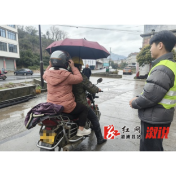 祖师殿镇：春风料峭护早“安”，“一盔一带”齐点赞