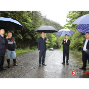 杨廉喜到乡镇调研道路交通安全整治和地灾防治工作