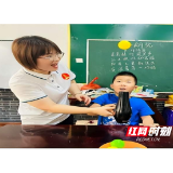 童心探科学 趣味伴成长——溆浦总工会爱心暑托班开展趣味科学实验课