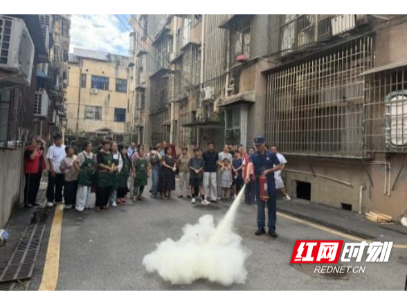 以演促练强技能 防患未“燃”护平安——溆浦消防深入社区开展消防安全培训及应急疏散演练