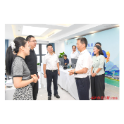 许忠建看望参加第五届湖南旅游发展大会报道的新闻工作者