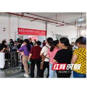 县卫健局联合卢峰镇卫生院开展“家庭医生签约服务”五进专项行动进企业活动　