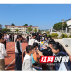 溆浦县卫健局联合卢峰镇卫生院开展家庭医生签约服务“五进”进校园活动