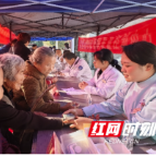 弘扬孝亲敬老美德  共建老年友好社会—— 溆浦县中医医院开展2025年全国“敬老月”义诊宣传活动