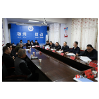 郑湘在县信访局接待来访群众