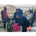 葛竹坪镇：爱心点亮希望 真情托举未来