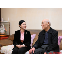 韦朝晖看望慰问老领导老同志