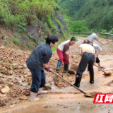 暴雨突袭致灾 三江镇紧急抢险保畅通保民生