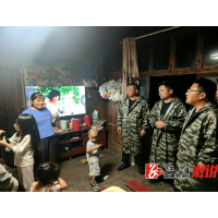 雨夜鏖战显担当!沿溪乡基干民兵彻夜冲锋筑牢防汛“迷彩防线