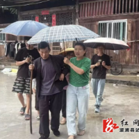 葛竹坪镇:暴雨突袭显真情 党员干部护民生