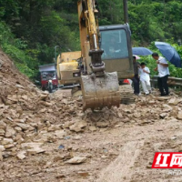 观音阁镇:闻险而动紧急清障 抢通滑坡受阻道路