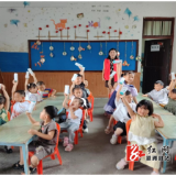 爱心护童心 从“齿”伴成长——葛竹坪镇妇联开展守护童年公益物资发放活动