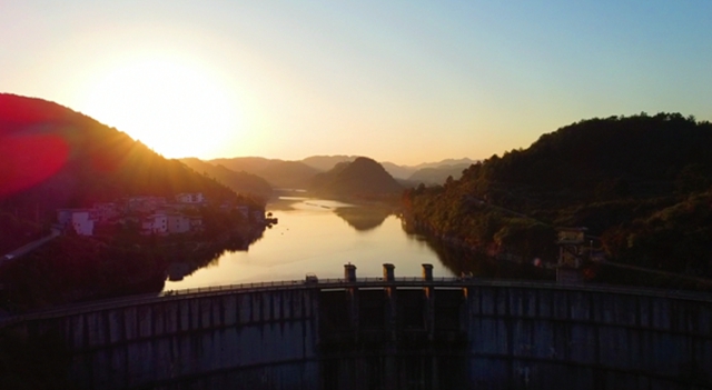 Screenshot_20201113_113225_com.huawei.himovie_mh1.jpg