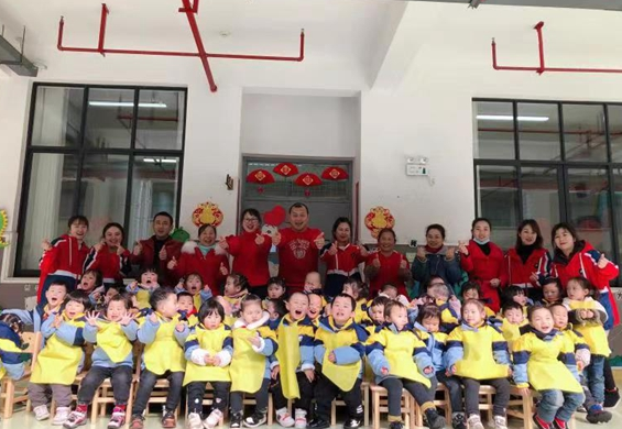 凤凰县箭道坪幼儿园：“饺子飘香喜迎元旦”