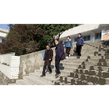 杨世全来凤凰县三拱桥中学督查疫情防控和校园安全工作