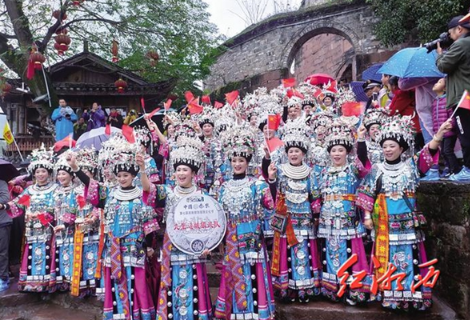 2021年中国·凤凰第五届民俗摄影双年展暨第八届苗族银饰服饰文化节将在10月28日精彩开幕