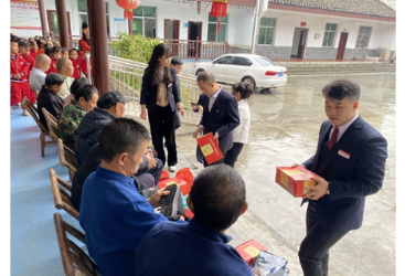 华融湘江银行凤凰县支行:九九重阳情 浓浓敬老心