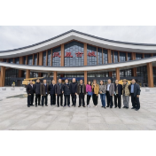 凤凰县检察院：组织退休党员干部开展主题党日活动