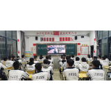 凤凰职中组织师生观看国防教育电影《守望相思树》