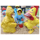 凤凰县九里边城幼儿园开展户外沙水池游戏活动