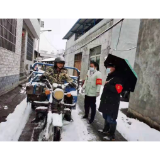 凤凰县吉信镇交管站：积极开展冰雪天气道路交通安全劝导工作