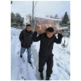 凤凰：雪中送被暖民心