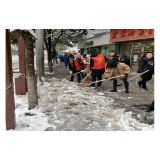 凤凰县医保局：志愿者与雪争舞  积极参与扫雪志愿服务活动